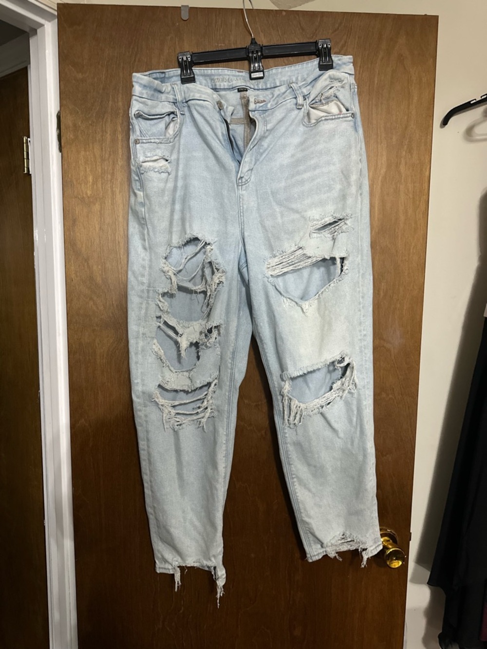 American Eagle Outfitters Light‎ Blue Distressed Curvy Mom Jeans